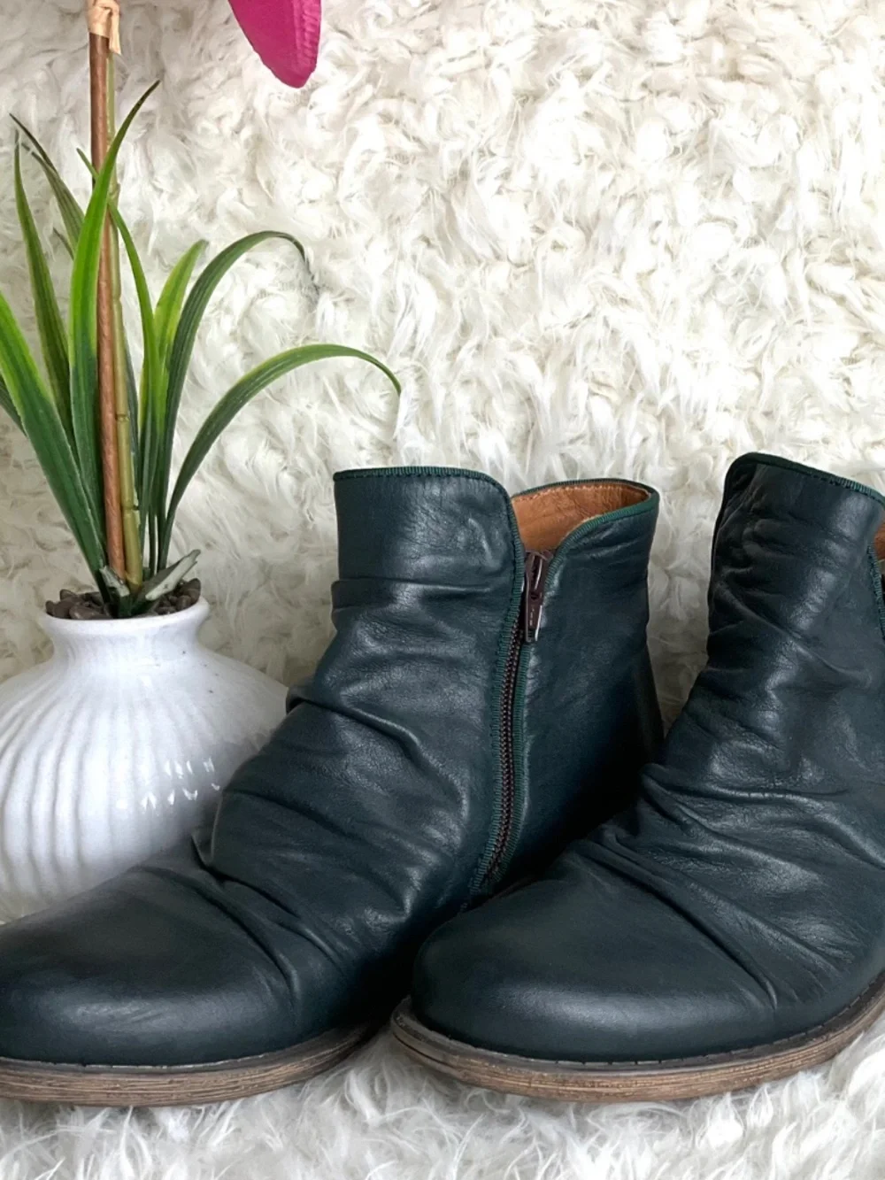 MIZ MOOZ RUCHED LEATHER ANKLE BOOTS~SIZE 7.5!